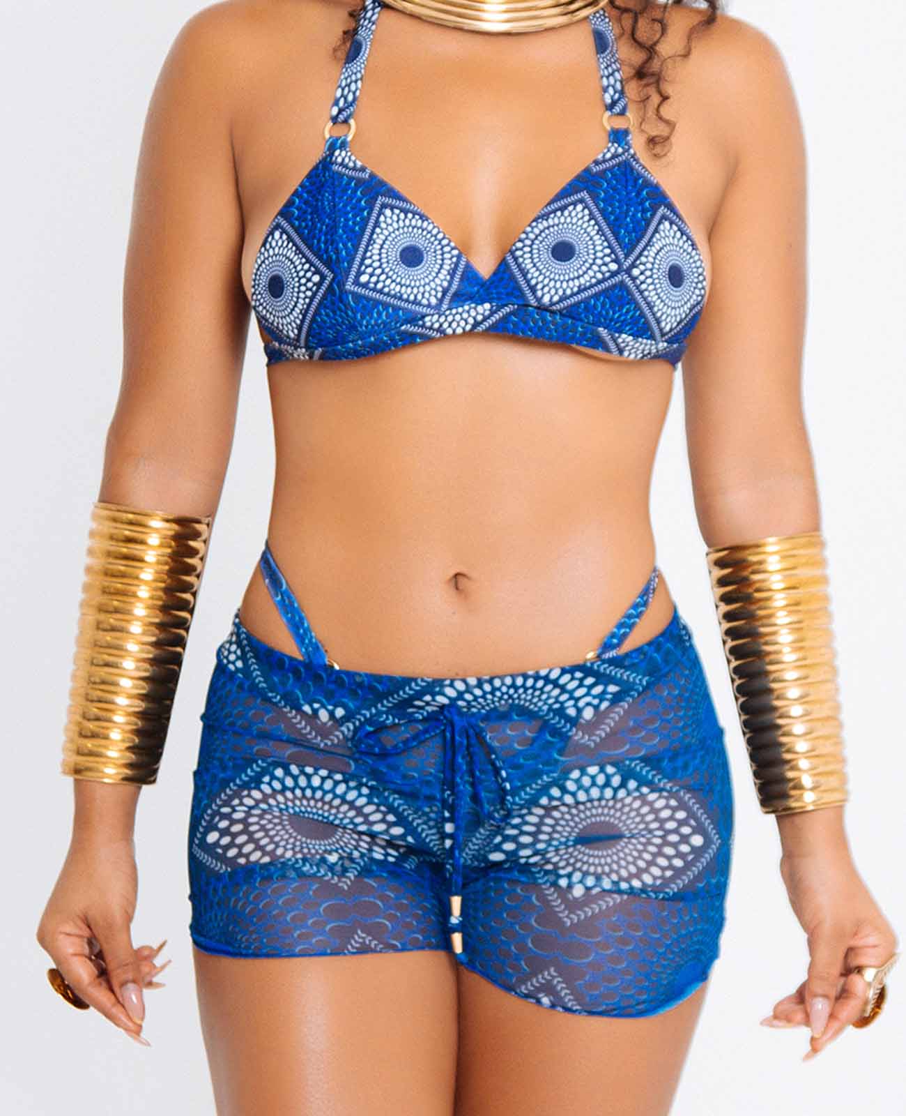 Short Assi – short de playa afro con estampado kente en tonos tierra, cintura elástica y bolsillos laterales, diseñado por Ibeyis en Cartagena